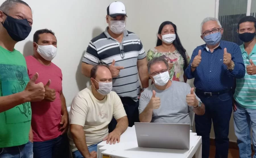 Adriano Rabelo registra candidatura com oito  partidos e 77  candidatos a vereadores
