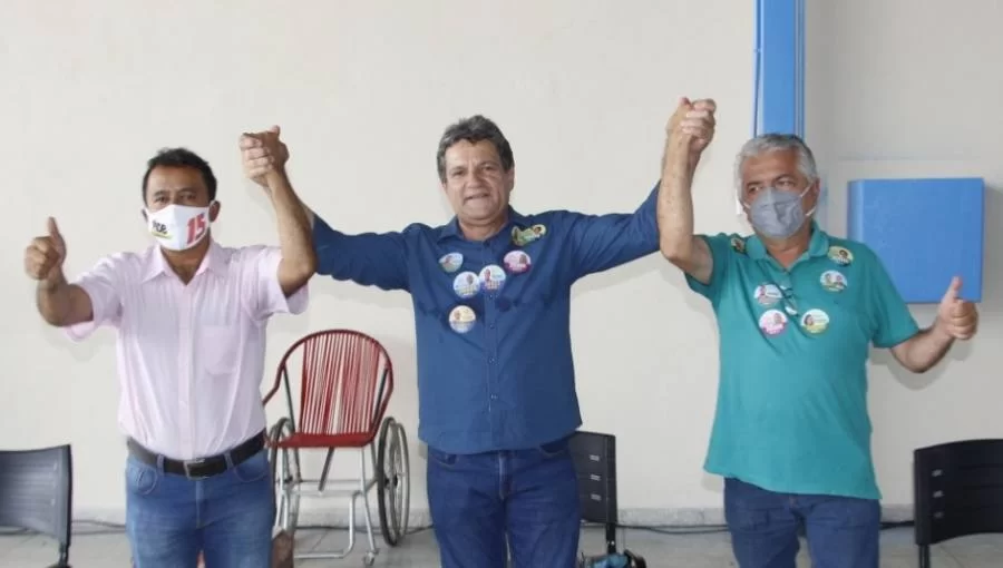 Em AraguaÃÂ­na, Damaso sela apoio a Elenil da Penha