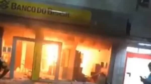 PolÃÂ­cia prende autores de crime em AgÃªncia BancÃÂ¡ria em Rio Sono; OperaÃÂ§ÃÂ£o contou com equipes da PM e Policia Civil