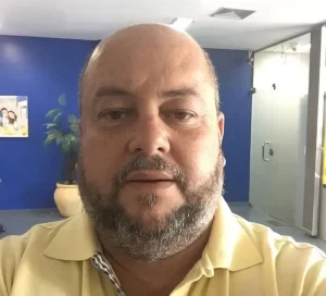 Martelo batido: AndrÃÂ© Gomes irmÃÂ£o de Eduardo Gomes e escolhido vice de Cinthia Ribeiro