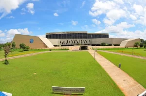 Em aÃÂ§ÃÂ£o possessÃÂ³ria, revelia impede reconhecimento ÃÂ  indenizaÃÂ§ÃÂ£o por benfeitorias