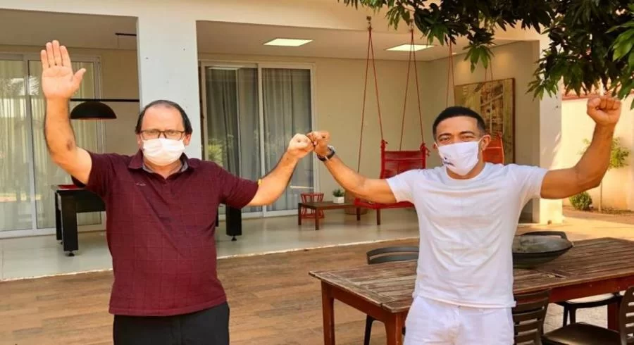 Campanha de Eli Borges e Joseph Madeira  realiza primeiro comÃÂ­cio drive-in e adesivaÃÂ§o