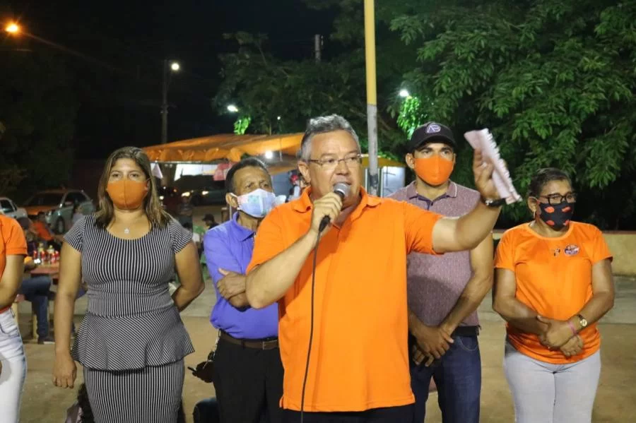 No Outubro Rosa, SalomÃÂ£o Barros apresenta propostas para mulheres com foco em saÃÂºde