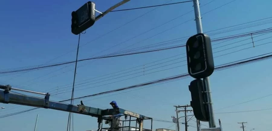 Cinco semÃÂ¡foros estÃÂ£o sendo instalados em Colinas