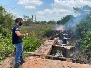 Ponte que liga zona rural ao centro de Bandeirantes foi incendiada; suspeita-se de ato criminoso