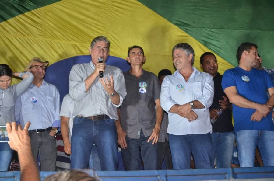 Carreata do candidato a prefeito ZÃÂ© MÃÂ¡rio ÃÂ© sucesso em Bandeirantes