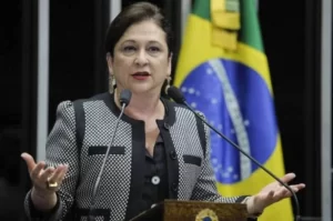 Senadora KÃÂ¡tia Abreu participa de reuniÃÂ£o com candidato Jonas Carrilho de ItaporÃÂ£