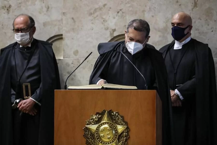 Nunes Marques toma posse como ministro do STF