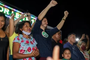 Igor Leite comemora com a populaÃÂ§ÃÂ£o resultado de pesquisa