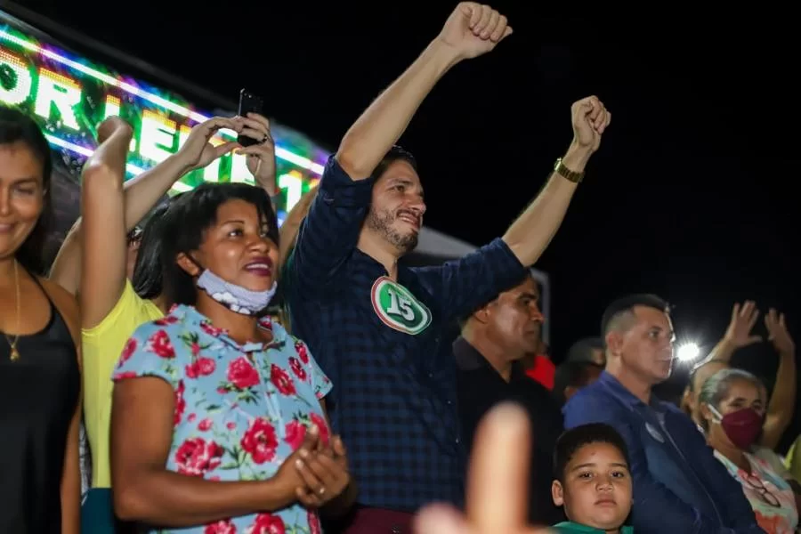 Igor Leite comemora com a populaÃÂ§ÃÂ£o resultado de pesquisa