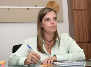 Do PV ClaÃÂºdia LÃÂ©lis diz que grupo tem tendÃªncia a apoiar MarlÃÂ³n Reis