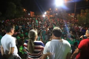 ComÃÂ­cio do 43 tem multidÃÂ£o em Barra do Ouro; "Povo jÃÂ¡ decidiu que quer mudanÃÂ§a", diz NÃÂ©lida Miranda