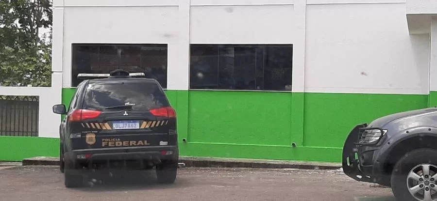 OperaÃÂ§ÃÂ£o da PF apreende veÃÂ­culos oficiais por terem sido utilizados na campanha eleitoral em Pequizeiro