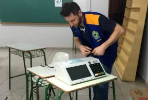Dia da votaÃÂ§ÃÂ£o: TRE divulga boletim que traz substituiÃÂ§ÃÂ£o de urna em cidade do Tocantins e 07 ocorrÃªncias de crimes eleitorais