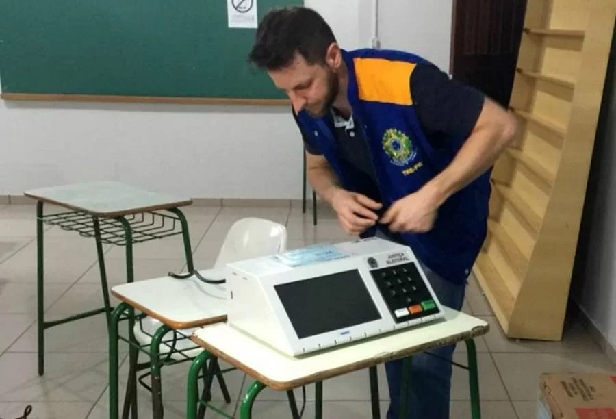 Dia da votaÃÂ§ÃÂ£o: TRE divulga boletim que traz substituiÃÂ§ÃÂ£o de urna em cidade do Tocantins e 07 ocorrÃªncias de crimes eleitorais
