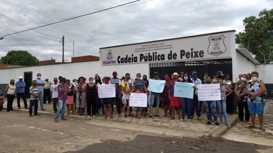 Familiares protestam por fechamento de cadeia pÃÂºblica em Peixe na regiÃÂ£o sul do Tocantins