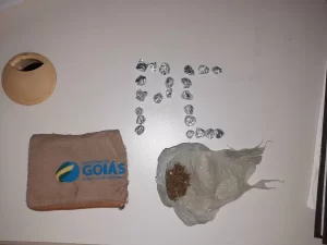 Suspeitos por trÃÂ¡fico de drogas e receptaÃÂ§ÃÂ£o de veÃÂ­culos roubados sÃÂ£o presos em AnanÃÂ¡s