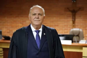 Mauro Carlesse volta e passarÃÂ¡ comando do Estado ao presidente do TJ