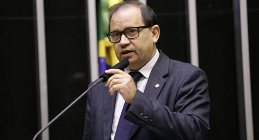 PuniÃÂ§ÃÂ£o para crime de estelionato ÃÂ© aprovada pela CÃÂ¢mara sob relatoria de Eli Borges