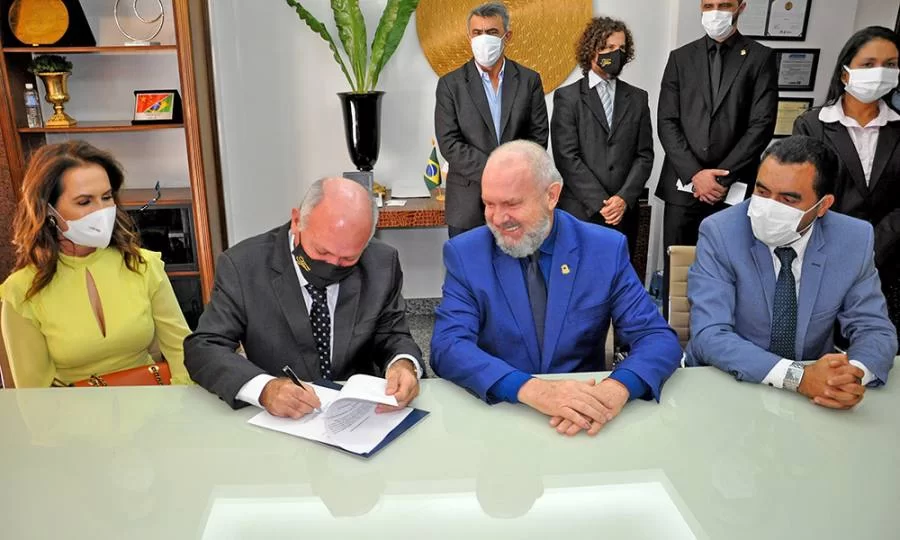 Presidente do TJ assume comando do Executivo durante fÃÂ©rias do governador Carlesse