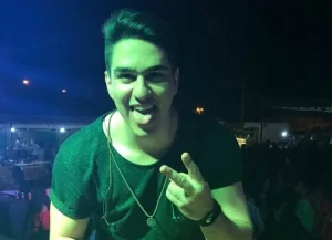 Pedro Fraz se apresenta neste próximo sábado na praia da Orla