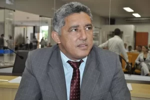 Cleiton Cardoso deixa pasta no governo e volta a assumir cadeira na Assembleia Legislativa