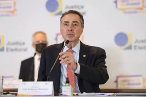 Presidente do TSE, LuÃÂ­s Barroso diz que abstenÃÂ§ÃÂ£o de eleitores foi maior que o desejÃÂ¡vel neste 2 ÃÂº turno