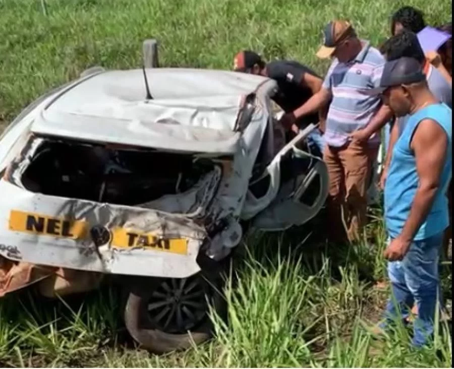 ColisÃÂ£o entre carro de passeio e caminhÃÂ£o deixa vÃÂ­tima fatal em rodovia TO-230; VÃÂ­tima ÃÂ© de Colinas