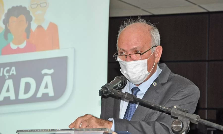 Governador interino, HelvÃÂ©cio Maia veta Lei, onde Estado transferia todo mÃªs recursos ao fundo de alocaÃÂ§ÃÂ£o de emendas parlamentares