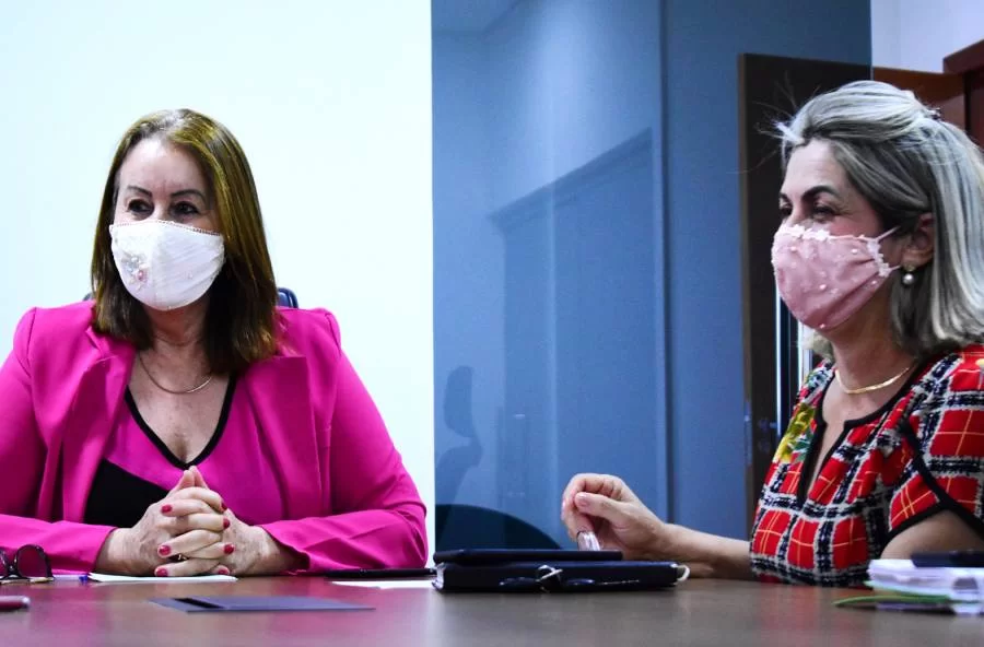 Lires Ferneda e FÃÂ¡tima Coelho comeÃÂ§am reuniÃÂµes para tratar da transiÃÂ§ÃÂ£o de governo em GuaraÃÂ­