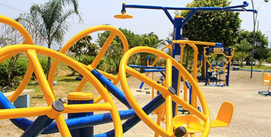 Adriano Rabelo, assina ordem de serviÃÂ§o para construÃÂ§ÃÂ£o de mais duas academias ao ar livre