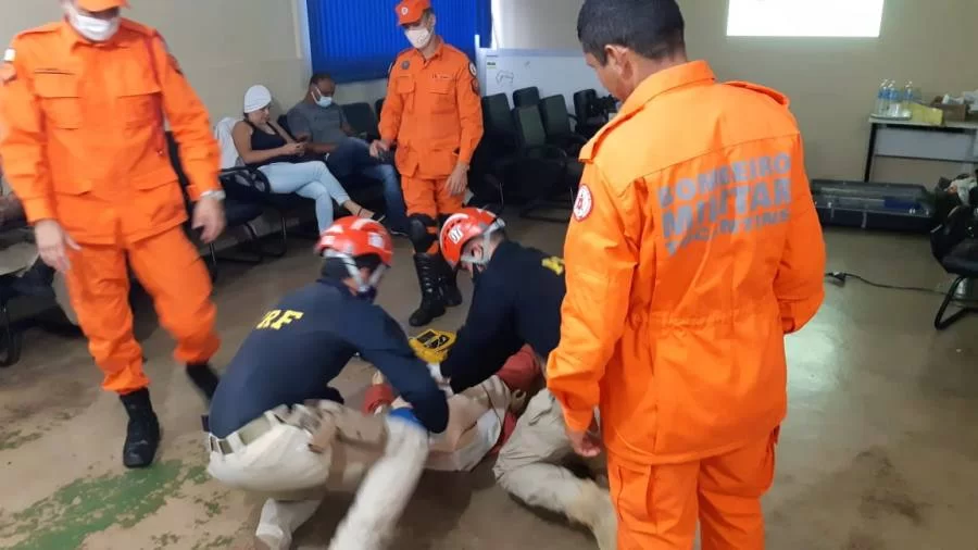 Bombeiros do Tocantins realizam capacitaÃÂ§ÃÂ£o sobre atendimento em acidentes de trÃÂ¢nsito, na regiÃÂ£o de GuaraÃÂ­