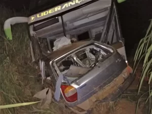 Em BarrolÃÂ¢ndia, corpo de motorista fica preso ÃÂ s ferragens, apÃÂ³s colisÃÂ£o prÃÂ³ximo a ParaÃÂ­so do TO