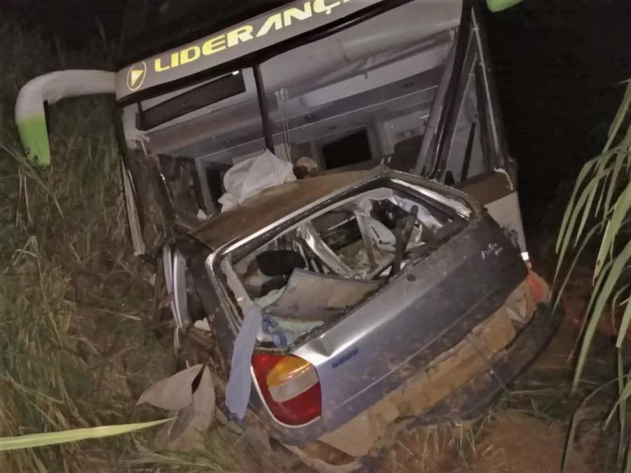 Em BarrolÃÂ¢ndia, corpo de motorista fica preso ÃÂ s ferragens, apÃÂ³s colisÃÂ£o prÃÂ³ximo a ParaÃÂ­so do TO