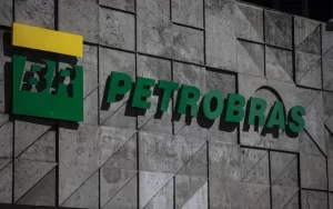 Petrobras aumenta pela 41Ãª vez sÃÂ³ este ano, o valor do diesel e da gasolina
