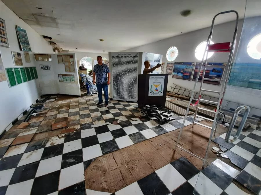 Presidente da CÃÂ¢mara de Colinas do TO encontra espaÃÂ§o deteriorado