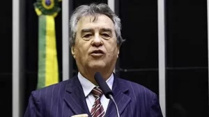 CÃÂ©lio Moura continua internado em BrasÃÂ­lia