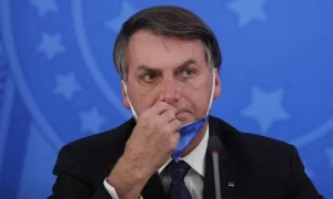 Jair Bolsonaro assina MP para compra de vacinas contra a Covid-19