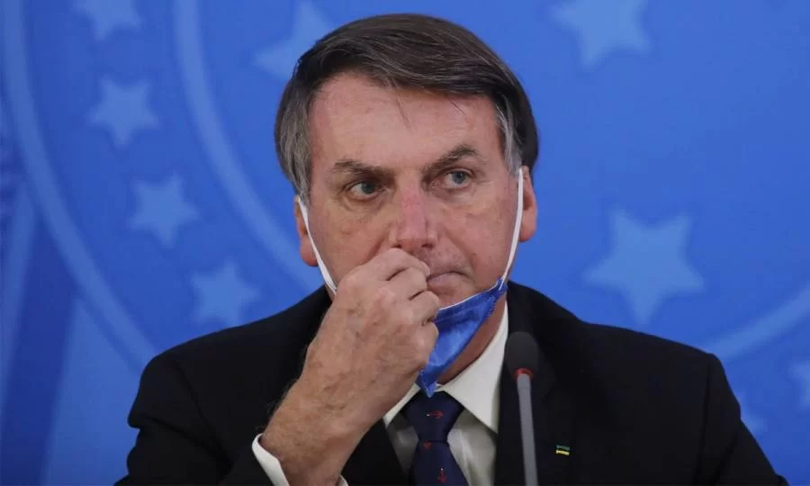 Jair Bolsonaro assina MP para compra de vacinas contra a Covid-19