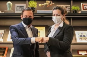 Governador de SP garante a prefeita de Palmas doses da Coronavac para profissionais da SaÃÂºde