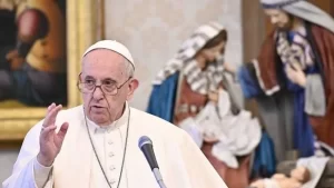 Em novo decreto, papa autoriza mais funÃÂ§ÃÂµes para mulheres na Igreja