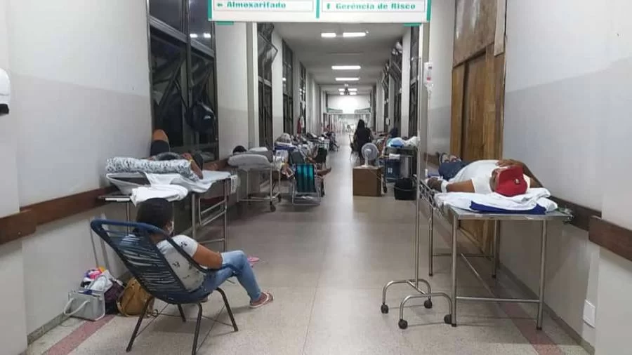 Idosa internada em maca do Hospital Geral de Palmas nÃÂ£o recebe os devidos cuidados