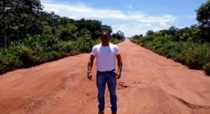 Morador reclama de trechos da TO-335 que estÃÂ¡ danificado com as fortes chuvas que tem caÃÂ­do e fluxo de caminhÃÂµes