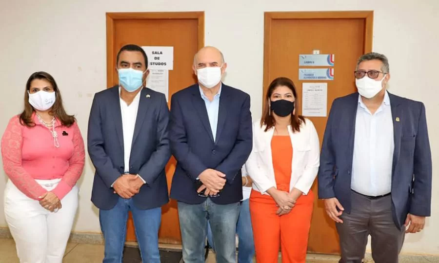 Ministro Milton Ribeiro fiscaliza pessoalmente no Tocantins aplicaÃÂ§ÃÂ£o de provas do Enem