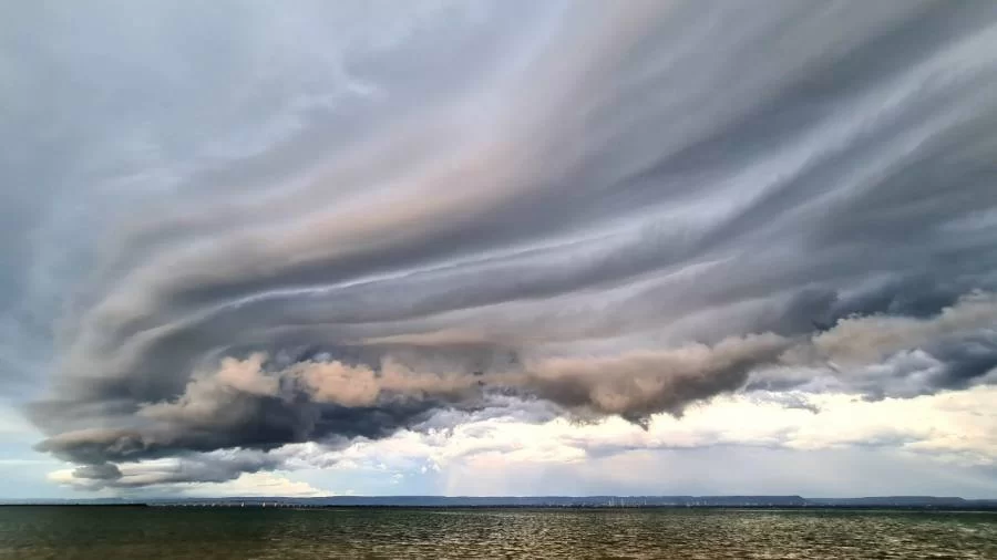 Fim dos tempos? NÃÂ£o! Meteorologista diz que nuvem que passou por cÃÂ©u da capital sÃÂ£o comuns na regiÃÂ£o