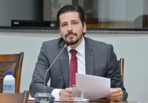 Proposta propÃÂµe reforÃÂ§o na desburocratizaÃÂ§ÃÂ£o da piscicultura no Tocantins; Olyntho pede urgÃªncia