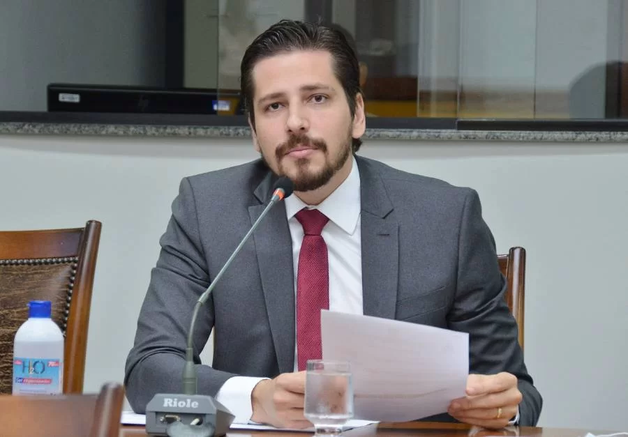 Proposta propÃÂµe reforÃÂ§o na desburocratizaÃÂ§ÃÂ£o da piscicultura no Tocantins; Olyntho pede urgÃªncia