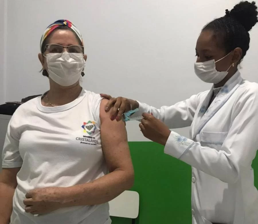 Fazendo o dever de casa: Em CristalÃÂ¢ndia, 143 pessoas jÃÂ¡ foram vacinadas contra a Covid-19