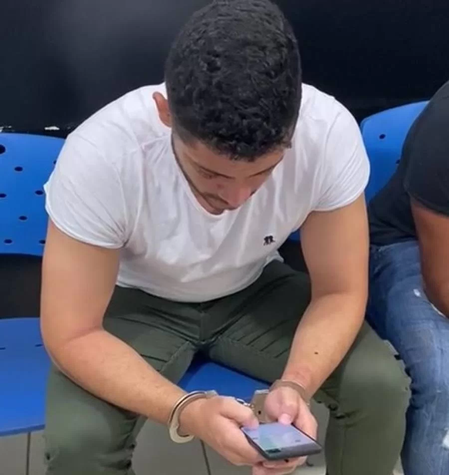 Advogado suspeito de desacato ÃÂ© algemado e conduzido ÃÂ  Delegacia apÃÂ³s fiscalizaÃÂ§ÃÂ£o em bar