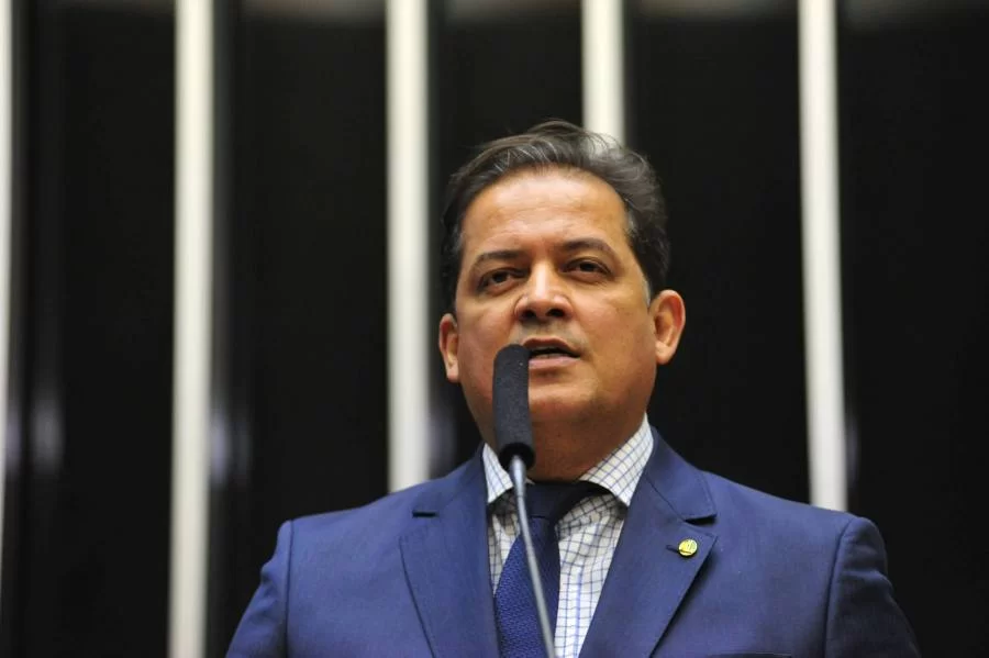 ApÃÂ³s negar suplÃªncia, Carlesse estuda candidatura avulsa de Gomes ao Senado